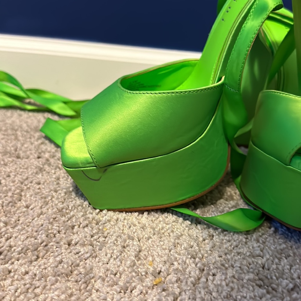 Gianni Bini Lime Platform Heel - Picture 5 of 7